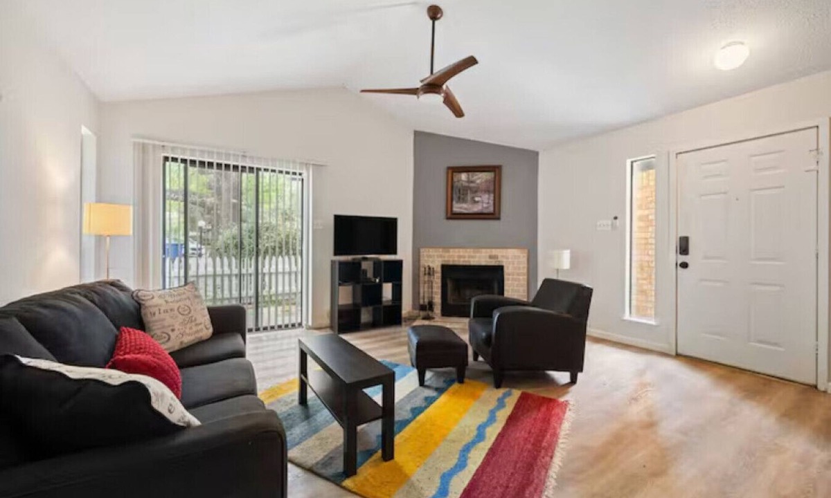 Pleasant Valley House | Cozy Condo Near DT ATX – Ideal for Extended Stays
