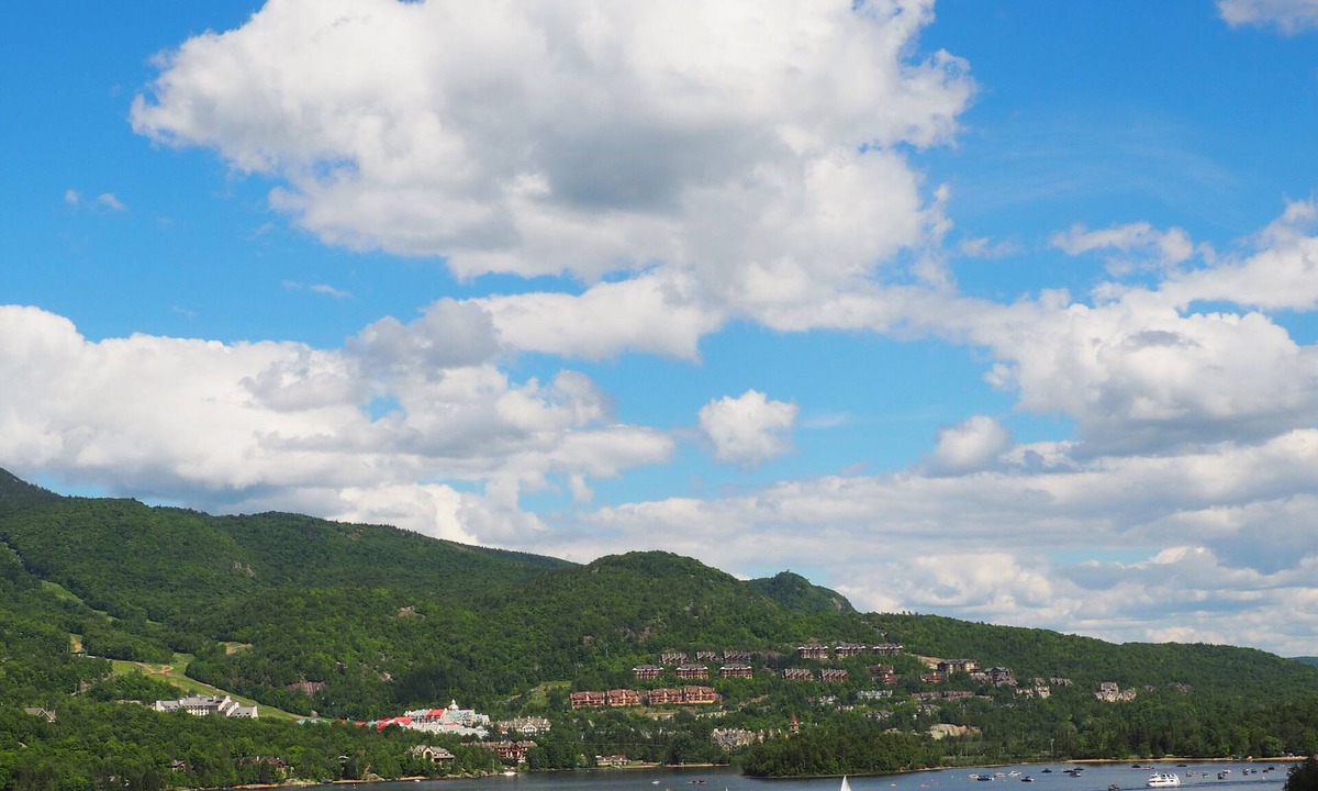 Mont-Tremblant Condo | Cozy condo w/stunning Mont Tremblant mountain and lakeview