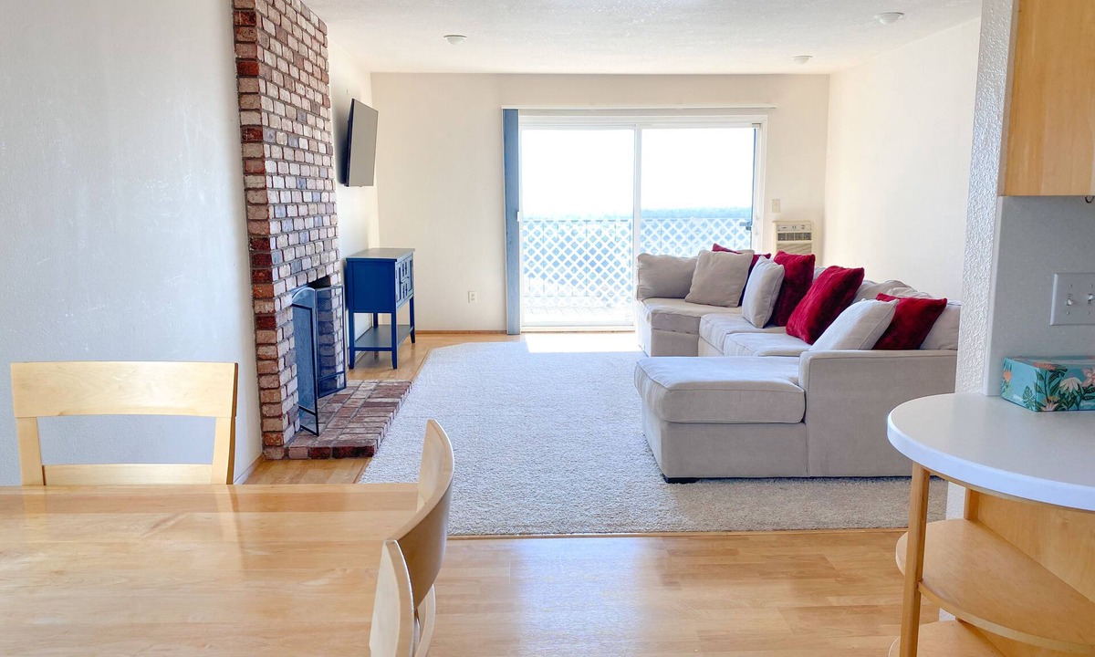 San Leandro Condo | Cozy Condo With Bay Views