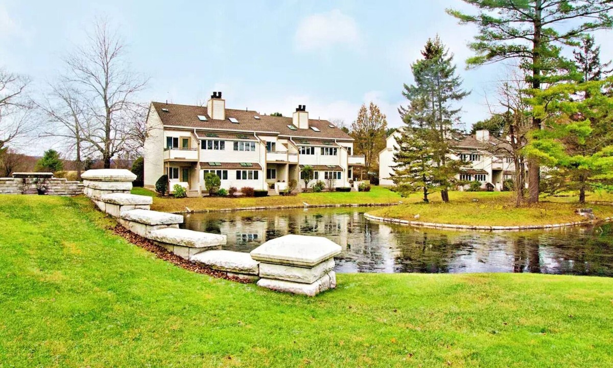 Lenox Dale Condo | Cozy Condo with resort amenities