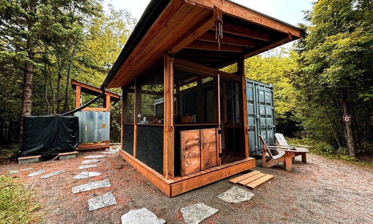 Bancroft House | Cozy Container for a Unique Glamping Experience in the Forest in Bancroft, Ontario