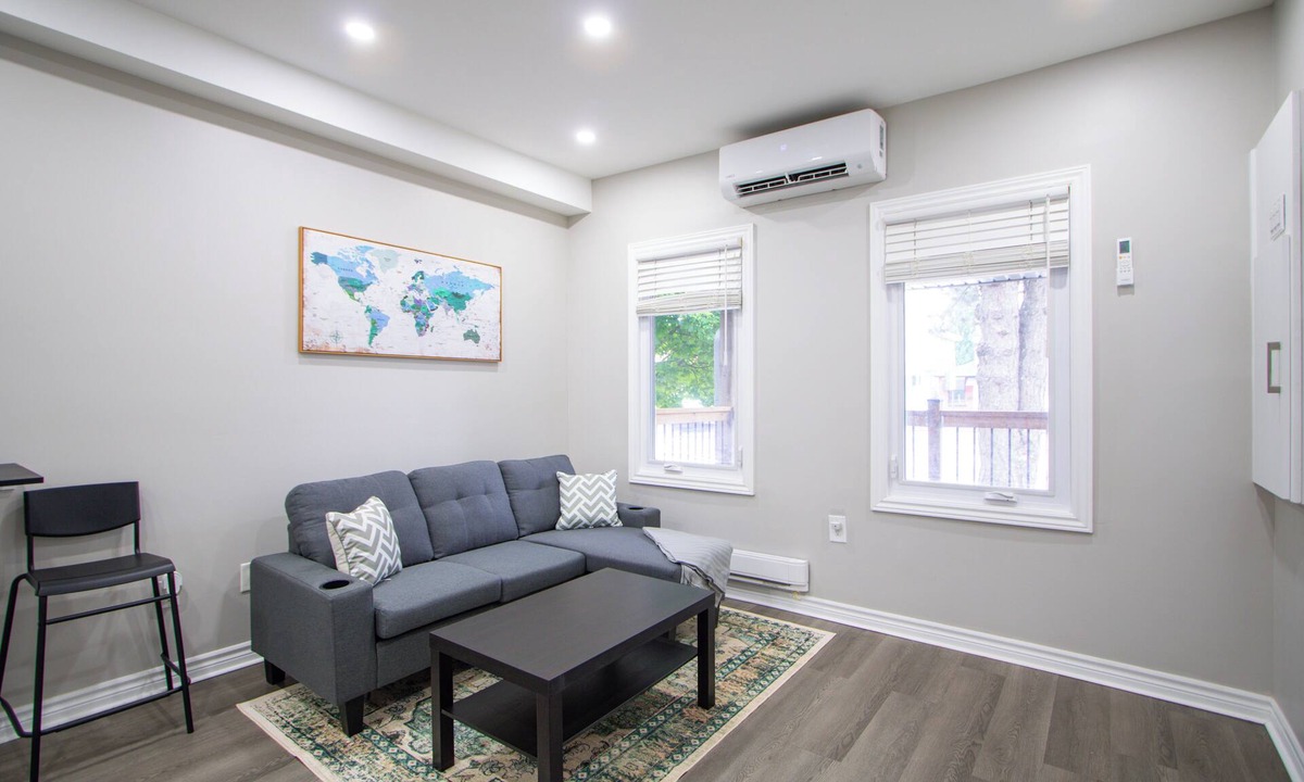 London Apartment | Cozy & contemporary Downtown Gem | Entire 1BR/1BR with 1 parking space