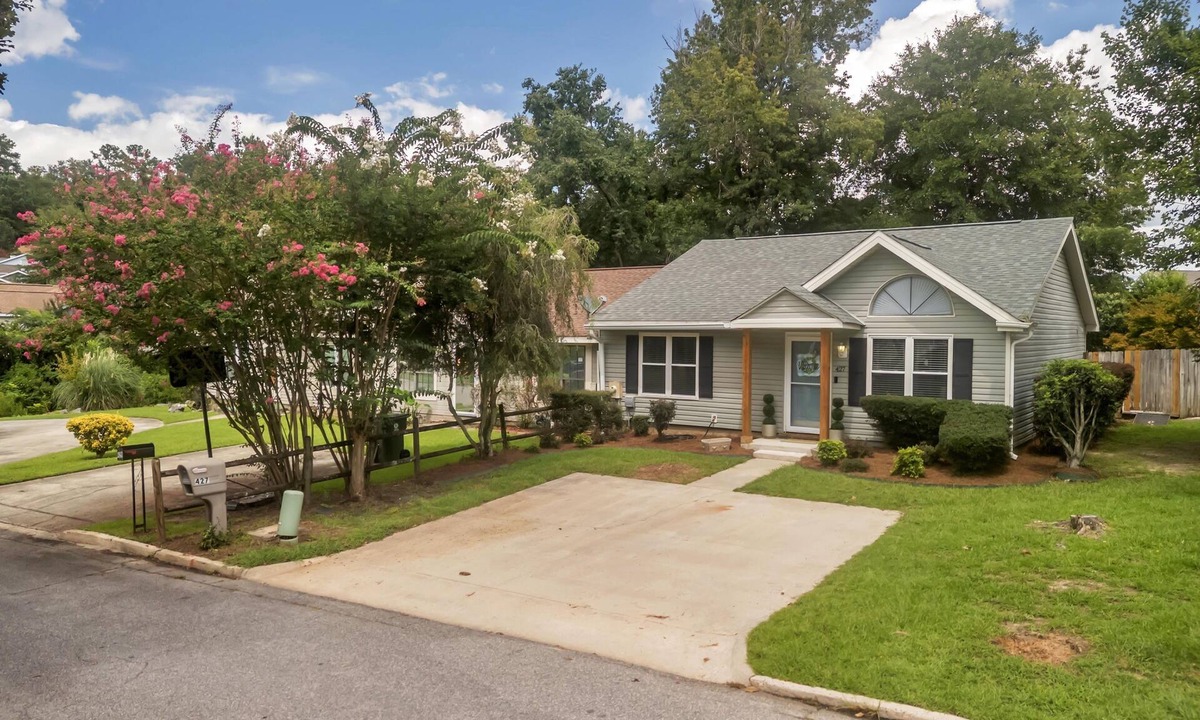 Warner Robins House | Cozy & Convenient 2BR/2BA Townhome