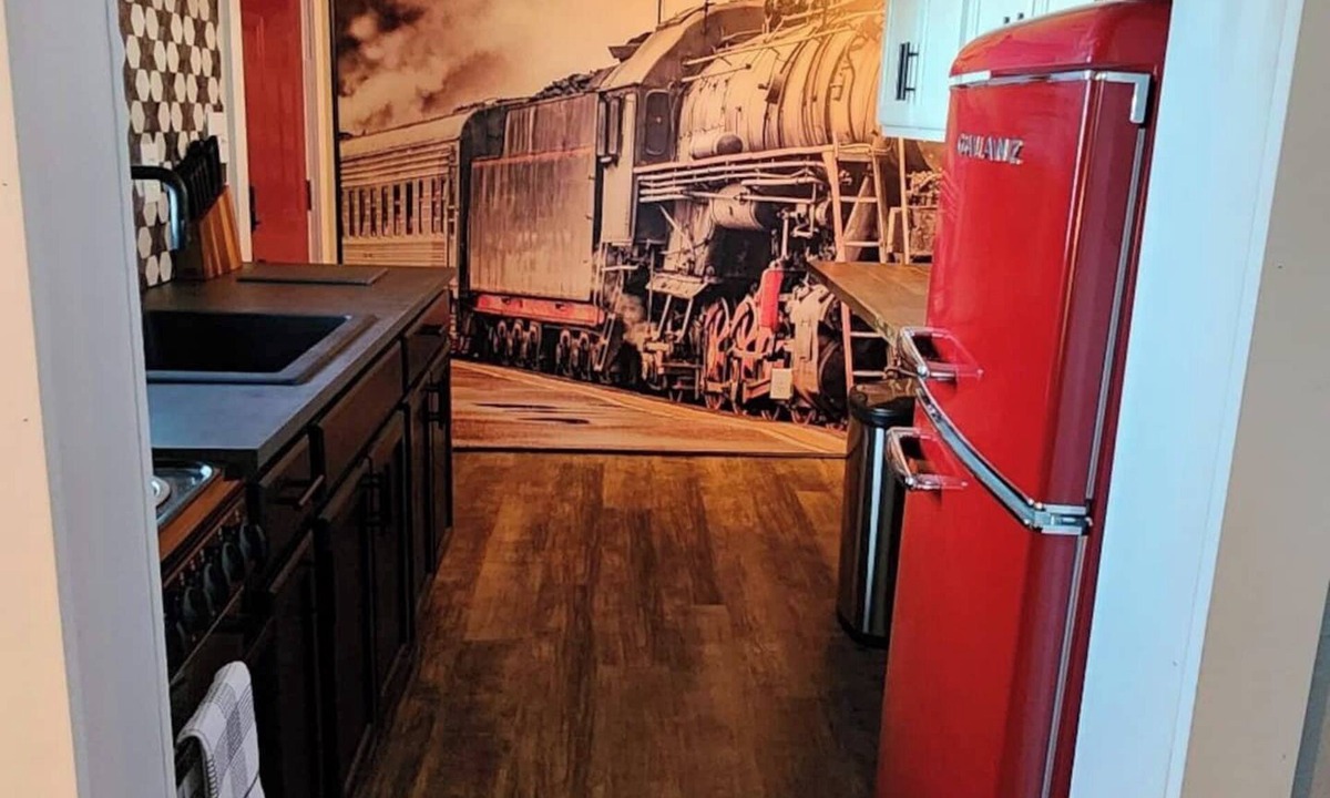 Brownwood House | Cozy & Convenient Bungalow - Downtown & HPU