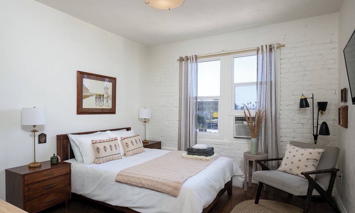 Westlake Hotel | Cozy & Convenient Studio in the Heart of DTLA!