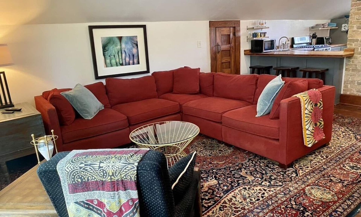 Clarksville House | Cozy Cool Apartment on 6th Street!nWALK TO ACL FEST!