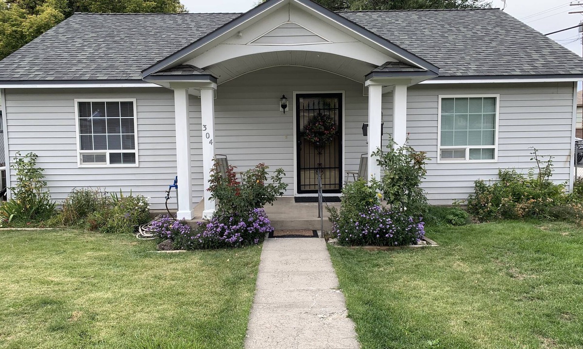 Lakeview House | "COZY CORNER COTTAGE" LAKEVIEW, OR