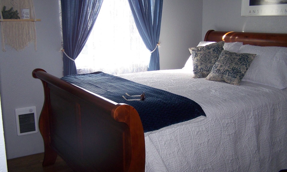 Elgin Apartment | Cozy Corner is waiting for You!