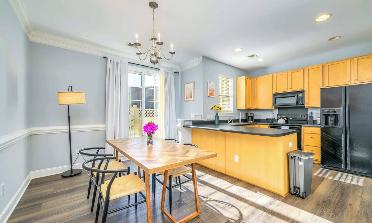 Cornelius Condo | Cozy Corner Oasis