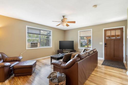 Oswego Apartment | Cozy Corner