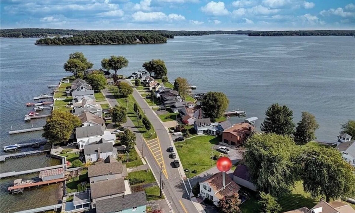 Sodus Point House | Cozy Costal Cottage