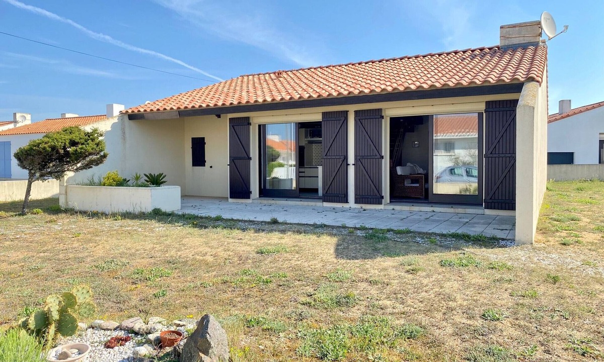 Bretignolles-sur-Mer House | Cozy Cottage 200m from Beach & Surf Spot – WIFI, 4 Sleeps