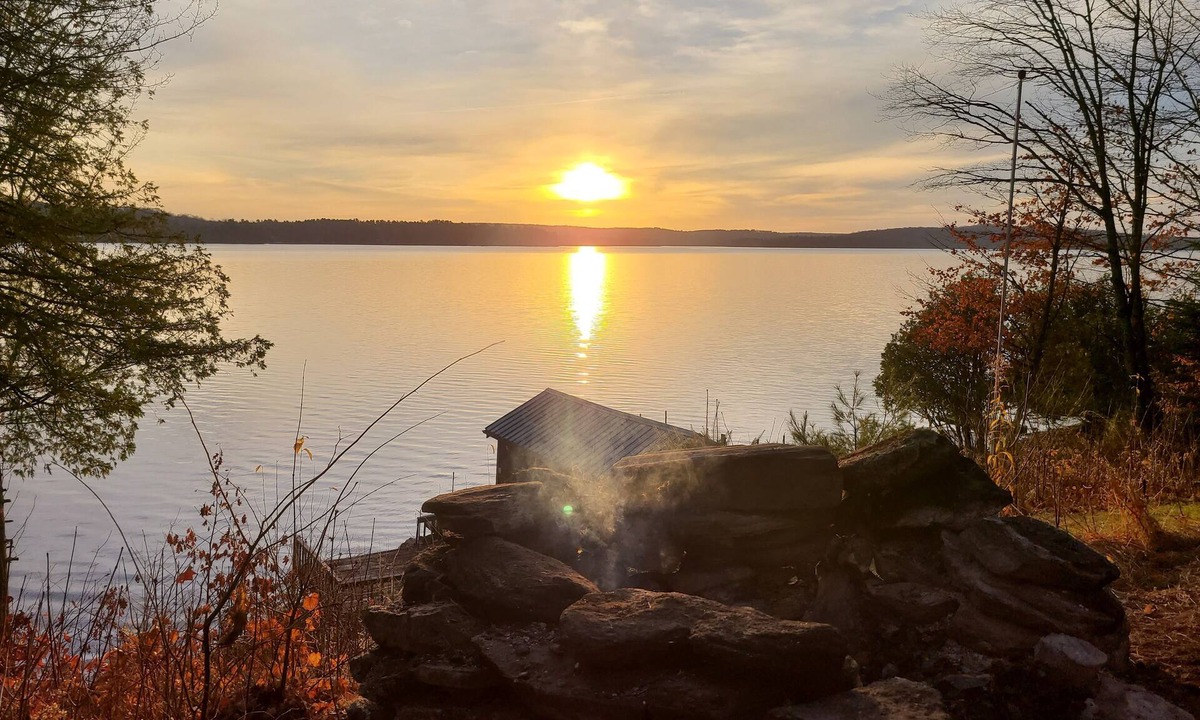 Irondale Cottage | Cozy Cottage Boshkung Lake