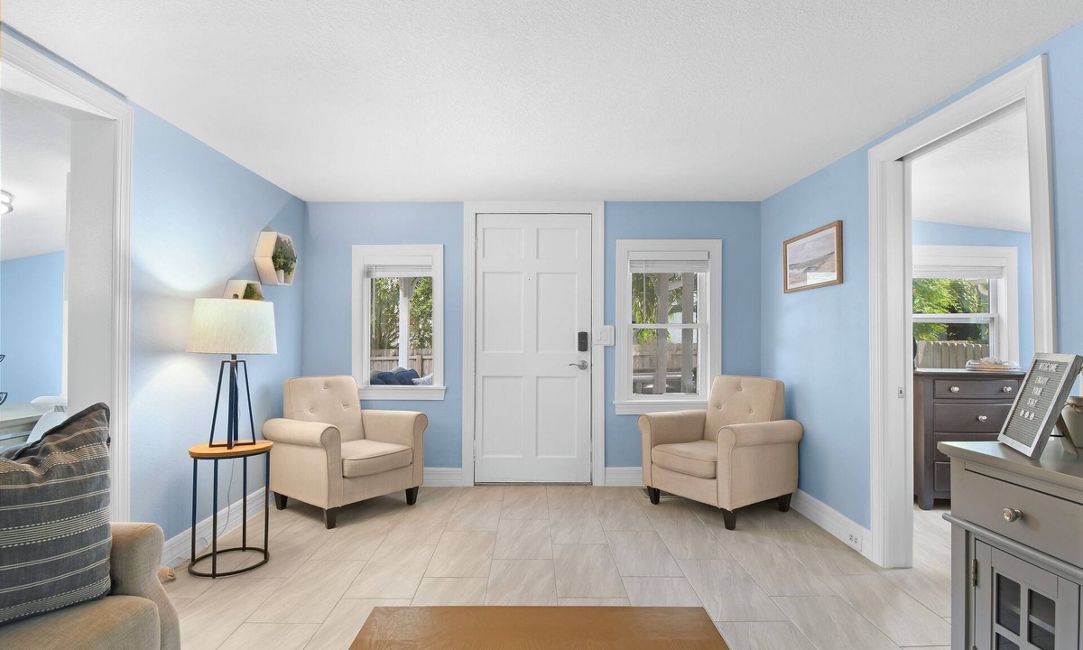 Historic Old Northeast House | Cozy Cottage! 1 mile from Downtown & St. Pete Pier
