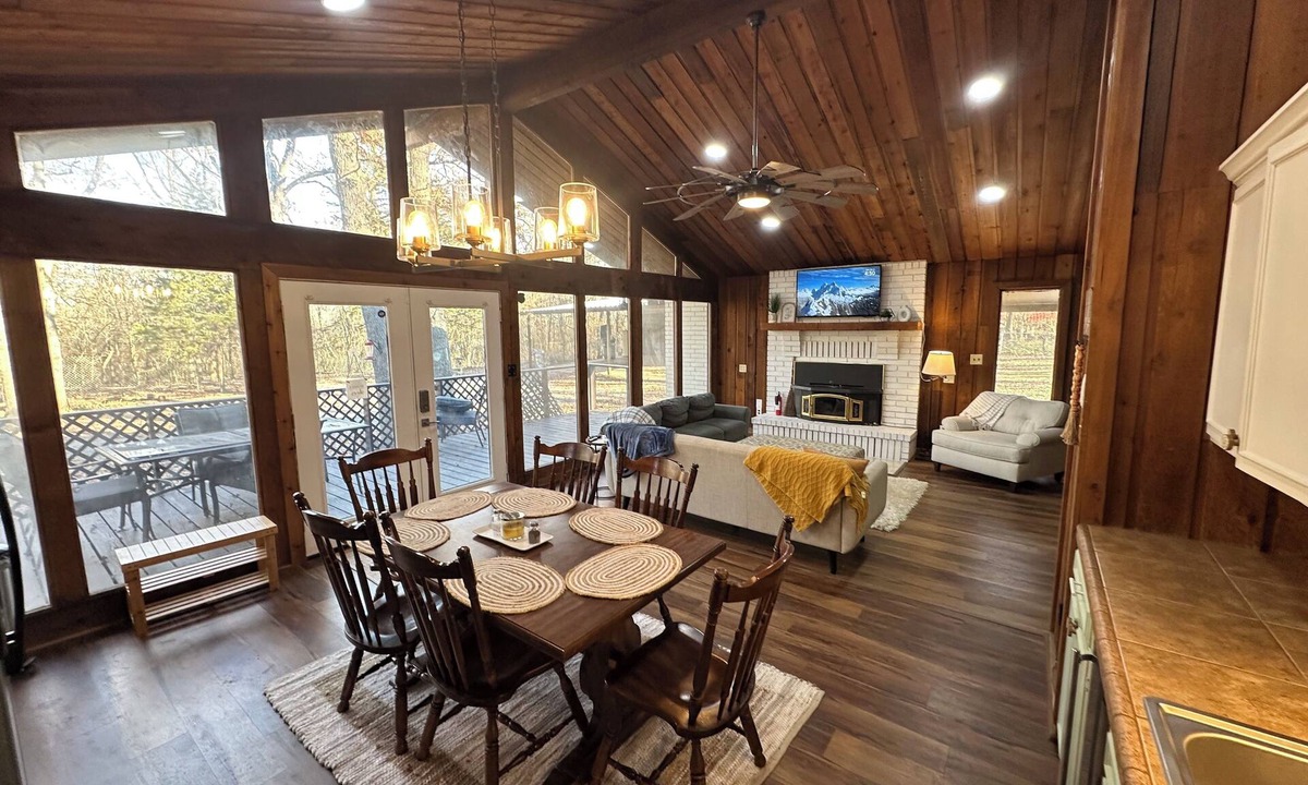 Mead Cottage | Cozy Cottage at Serenity Woods for up to 18 guests. Only 5 mins from the lake!