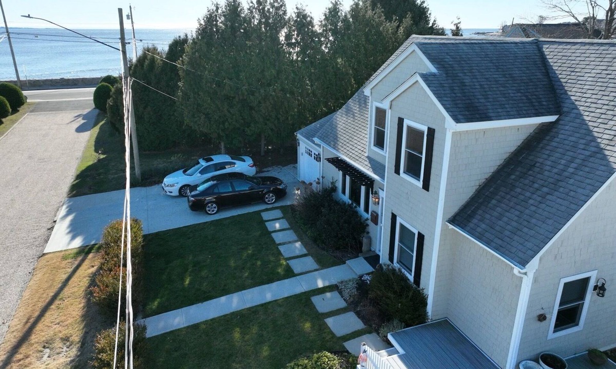 New London House | Cozy Cottage - Beach - Lighthouse Views - Dedicated Office