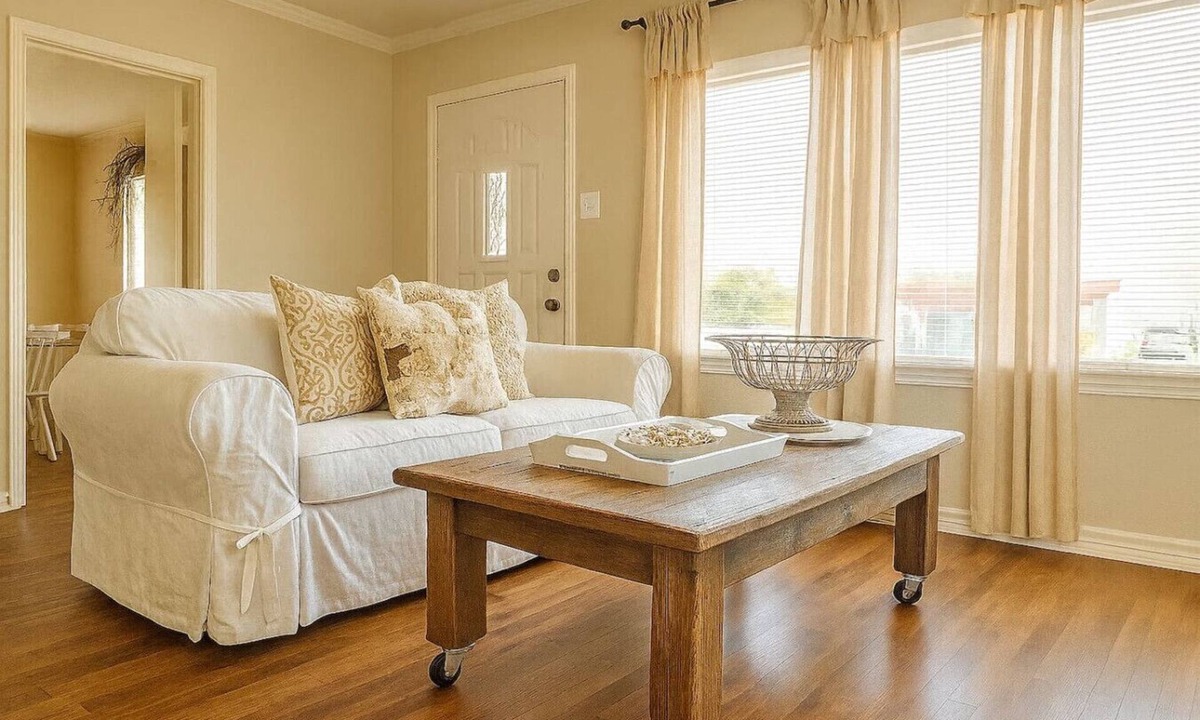 Sherman House | Cozy Cottage, Centrally Located, WorkerFriendly
