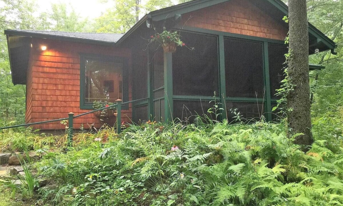 Brandon House | Cozy Cottage Escape on 123 acres