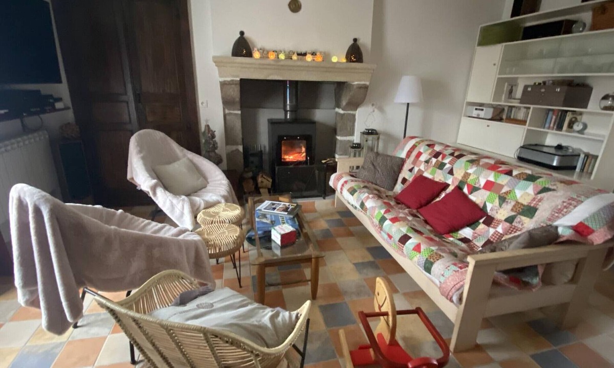 Louroux-de-Beaune Cottage | Cozy cottage with garden, pets allowed, bikes available
