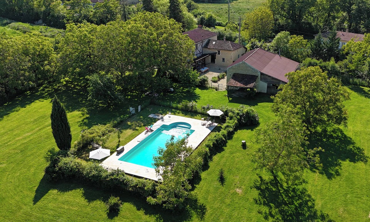 Gondrin House | Cozy cottage in a green and peaceful setting.