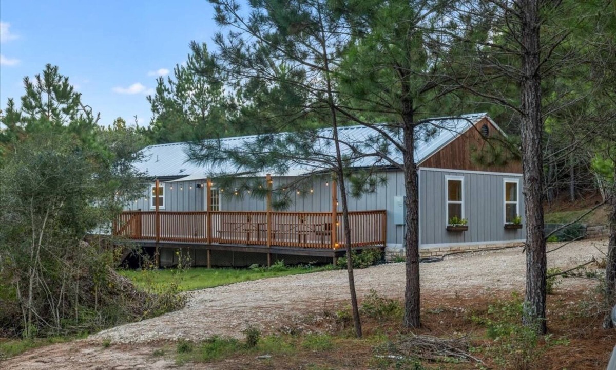 Bastrop House | Cozy Cottage in Lost Pines w/Deck & Forest Views