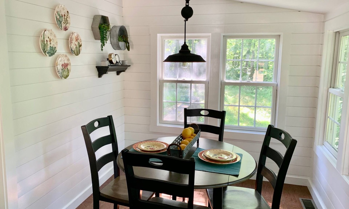 Carlisle House | Cozy Cottage in the Woods