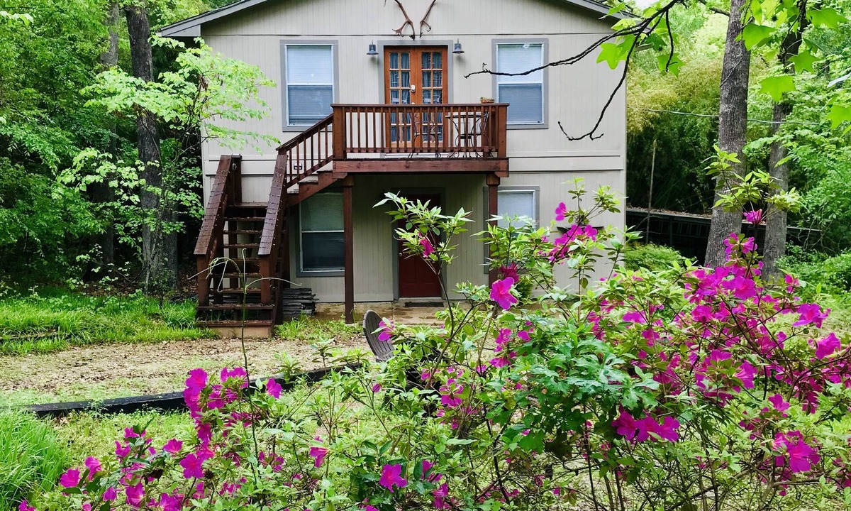 Canton Cottage | Cozy Cottage in the Woods