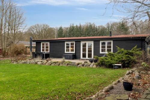 Borup House | Cozy Cottage Near Swimming Lake