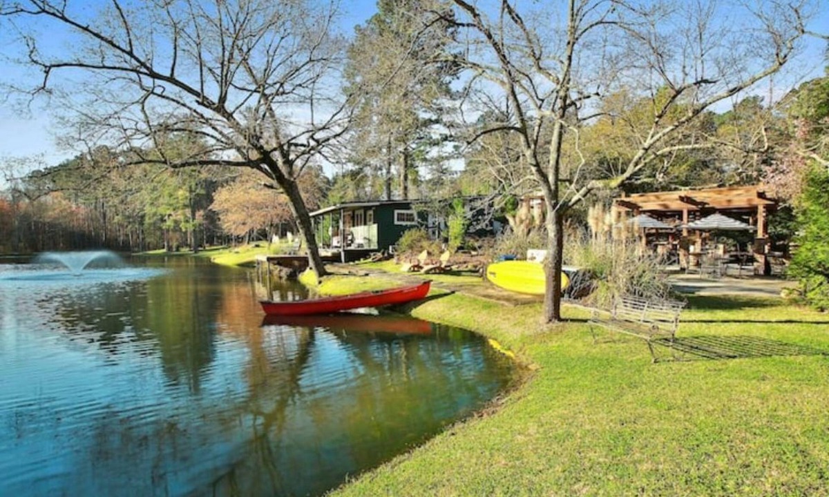 Tyrone Cottage | Cozy Cottage Nestled on Waters Edge