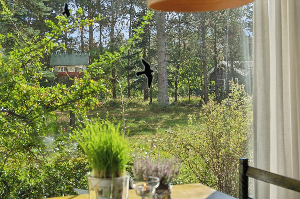 Hojby House | Cozy cottage on natural plot