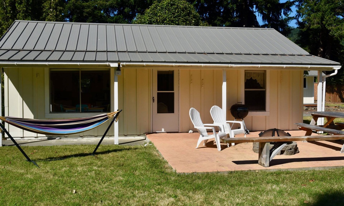 Gold Beach Cabin | Cozy Cottage on the Rogue River