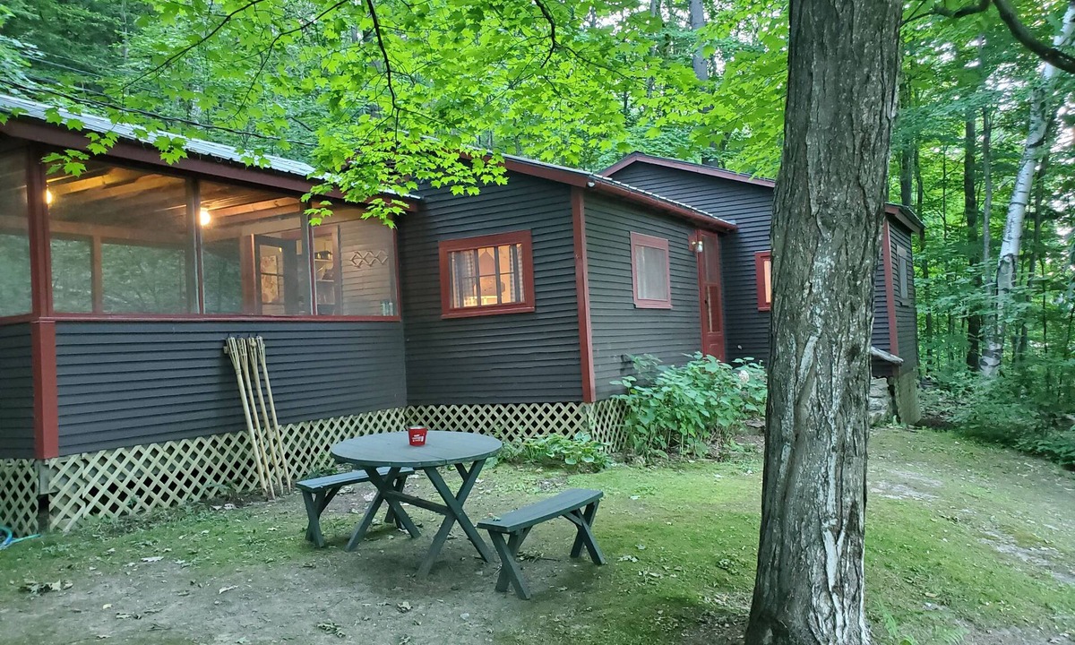 Forest Dale Cottage | Cozy Cottage overlooking Lake Dunmore