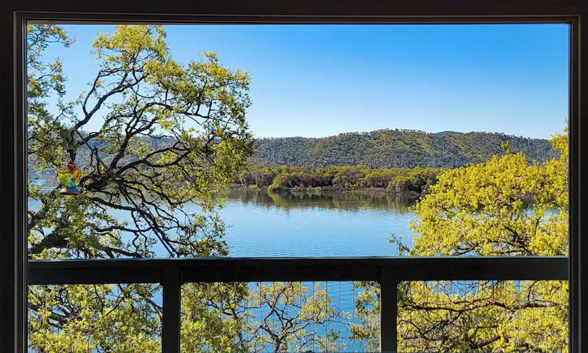 Wilbur Springs House | Cozy Cottage: Panoramic Lake Views, WiFi, Deck