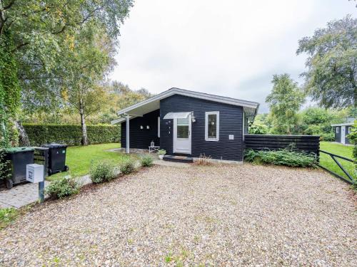 Falen House | Cozy Cottage Retreat in Bork Havn-By Traum