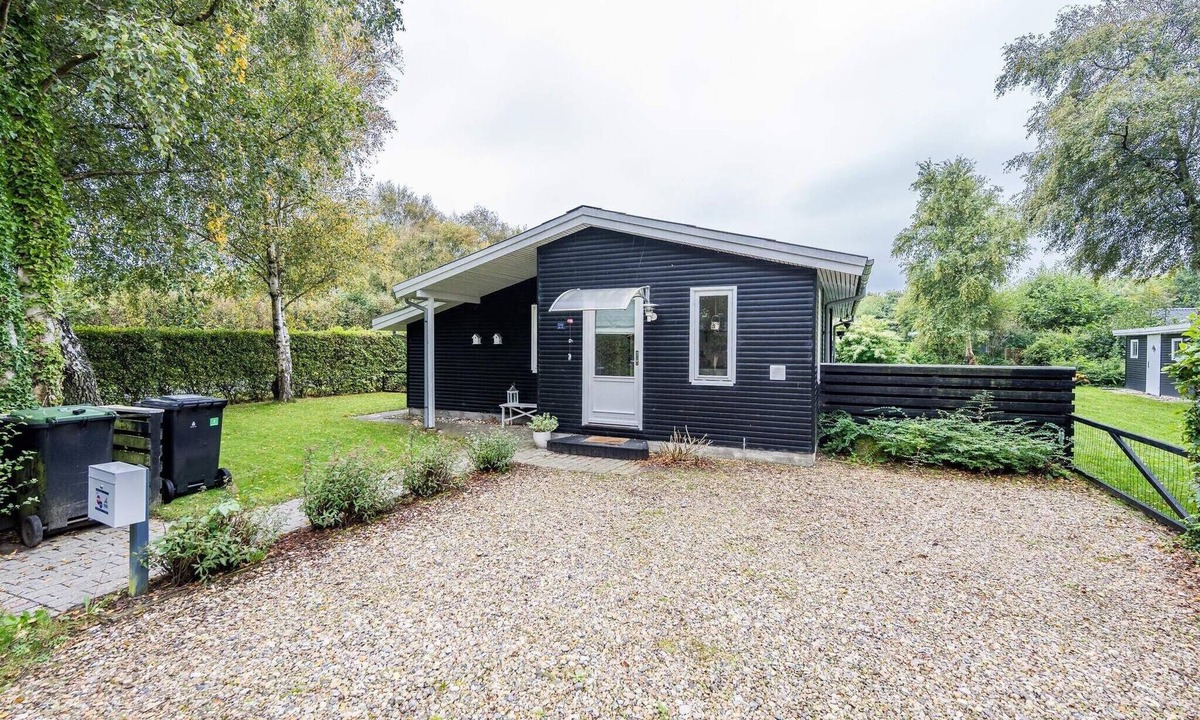Falen House | Cozy Cottage Retreat in Bork Havn-By Traum