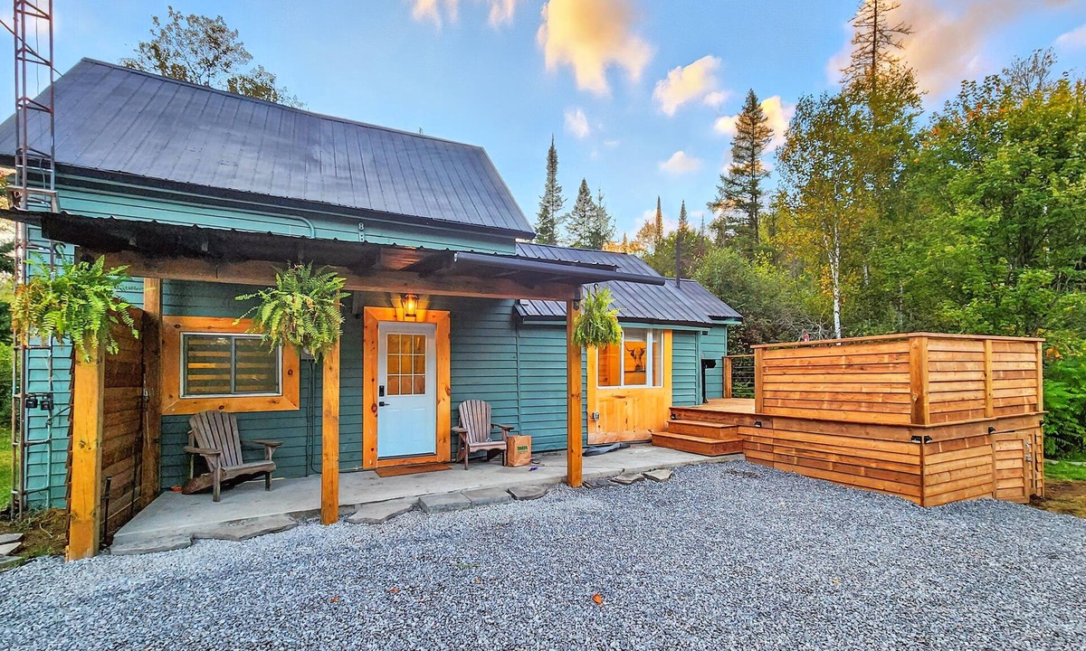 Hastings Highlands Cottage | Cozy Cottage Retreat Private 2 Acres, Hot Tub
