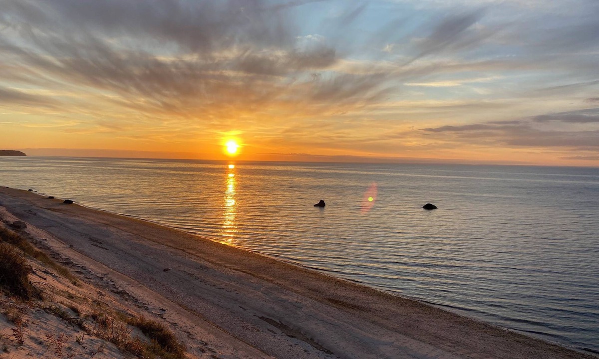 Woodcliff Park Cottage | Cozy Cottage Steps from the Beach in the North Fork