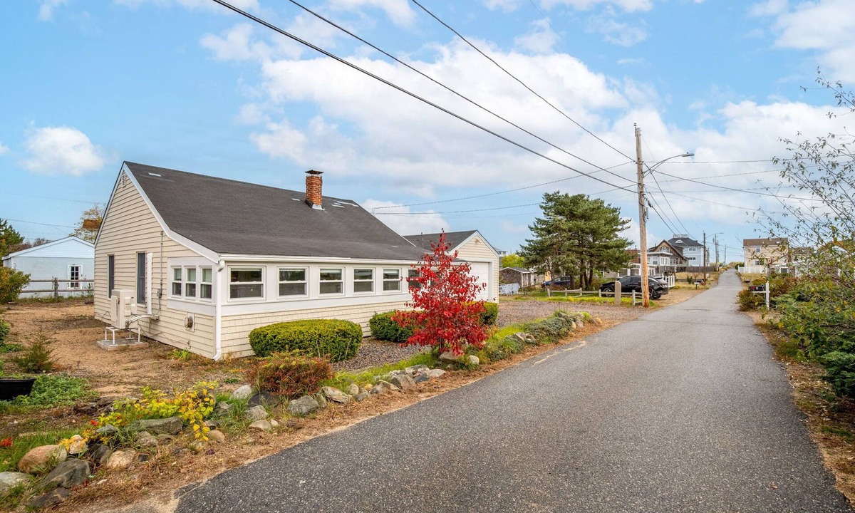 Newburyport House | Cozy Cottage steps from the beach !