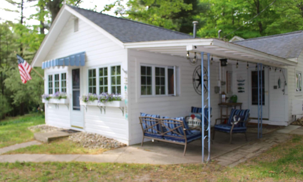 Ludington Cottage | Cozy Cottage