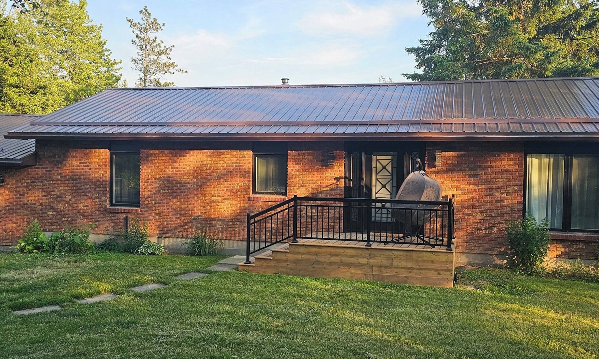 Dashwood Cottage | Cozy cottage vibe in Grand Bend