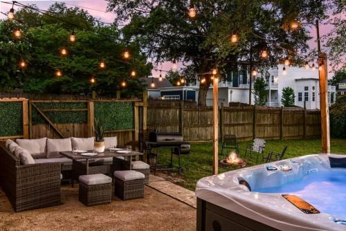 Shelby Hills House | Cozy Cottage w Hot Tub 17 Mi to Downtown