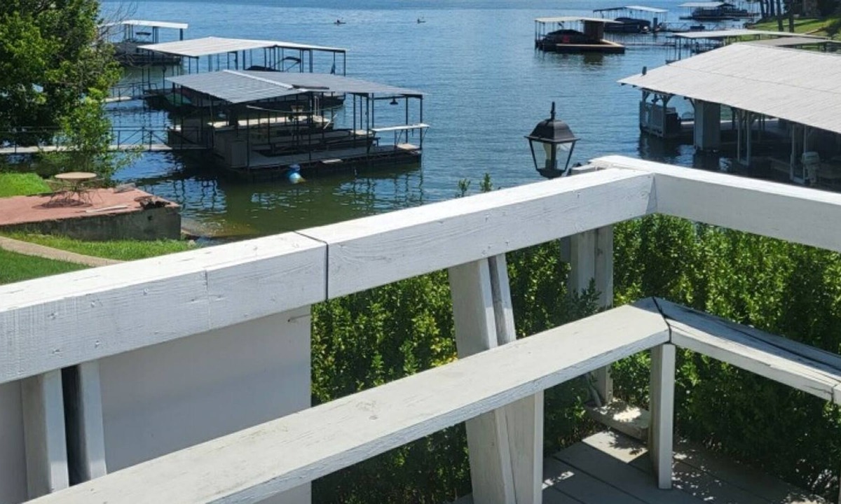 Roach House | Cozy Cottage-Waterfront-A Perfect Place to Escape