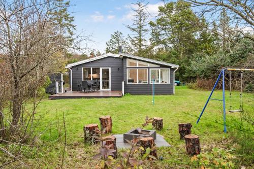 Hou House | Cozy Cottage With 600 M To The Beach
