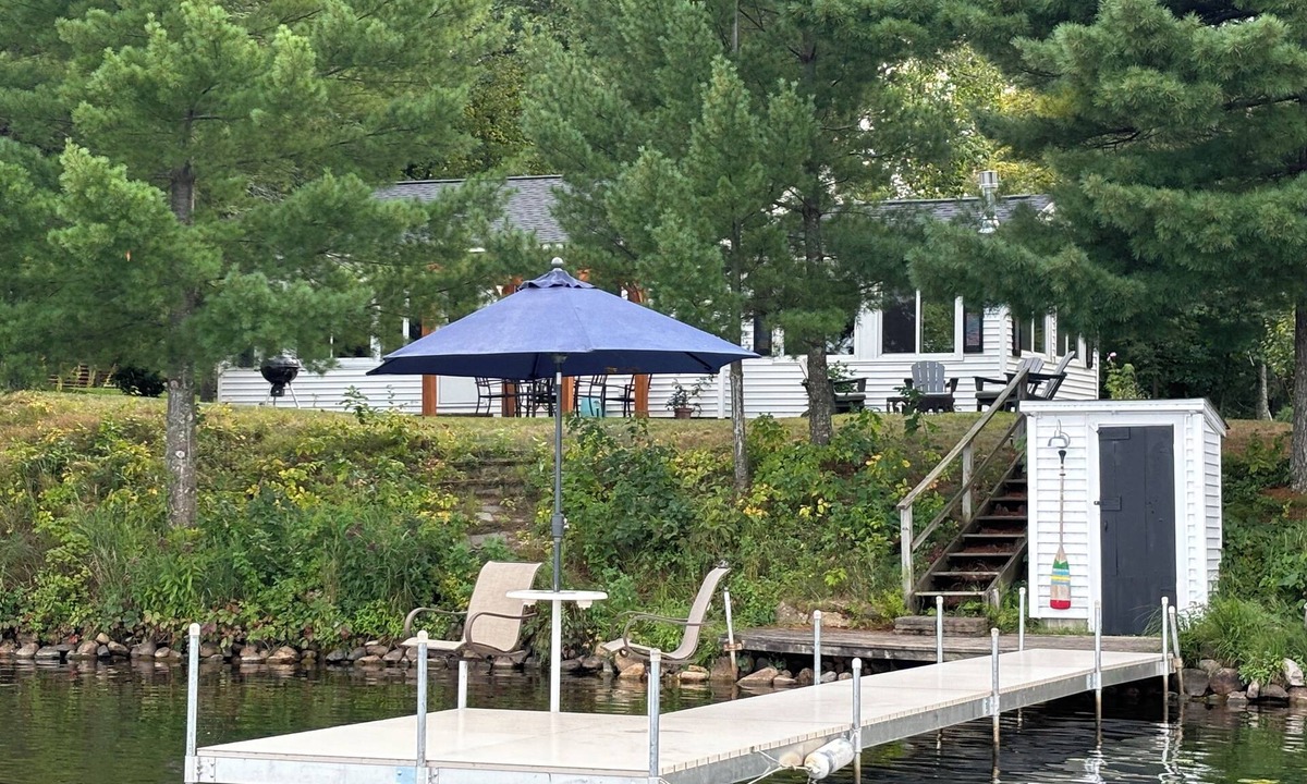 Crosslake Cabin | Cozy cottage with a vintage vibe on a beautiful lake.
