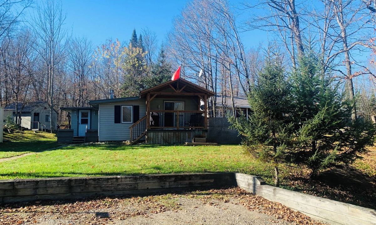 McMurrich/Monteith Cottage | Cozy cottage with bunkie that’s minutes to Bear Lake and ATV trails.