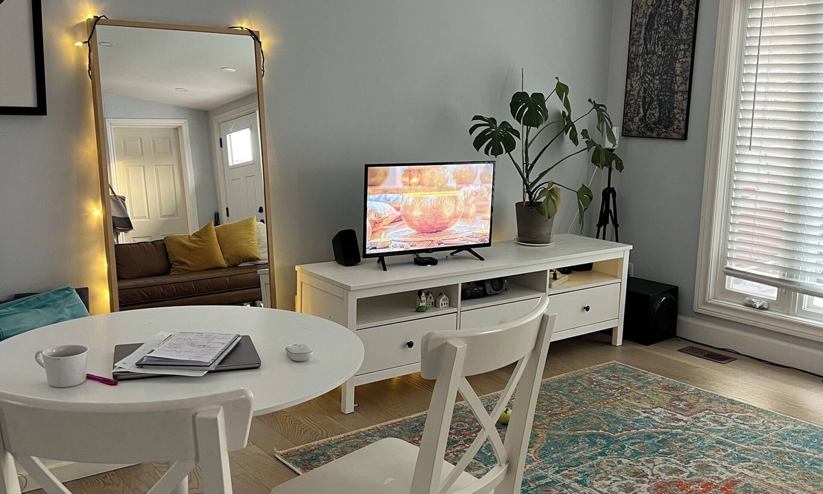 Keswick House | Cozy Cottage with Private Shared Beach Access (30-day min)