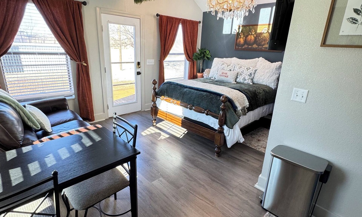 Colorado City Cottage | Cozy cottage with fresh baked goods