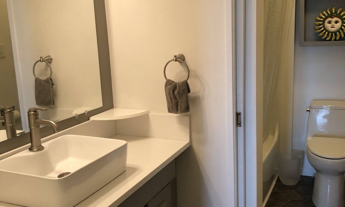 Liberty House | Cozy, country 2-bedroom home near Smithville Lake, KCI airport, and Liberty, MO