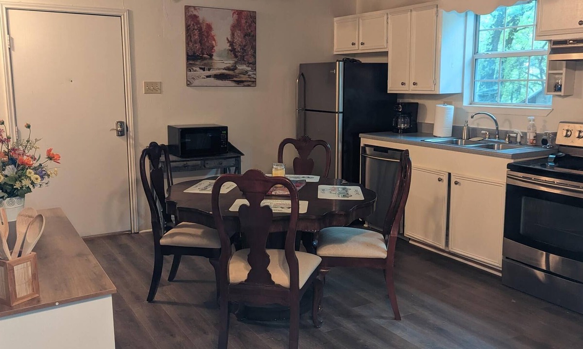 Cayuga Cabin | Cozy Country Cabin