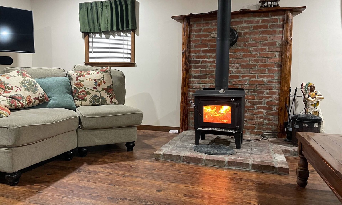 Corydon Cabin | Cozy Country Cabin Getaway now w/WIFI!